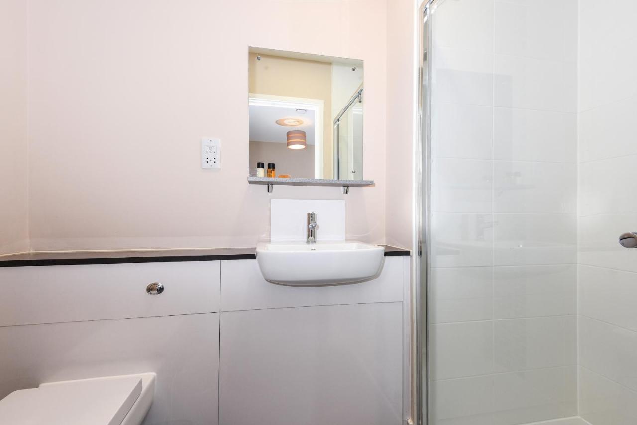 Magna House Apartment อีแกม ภายนอก รูปภาพ